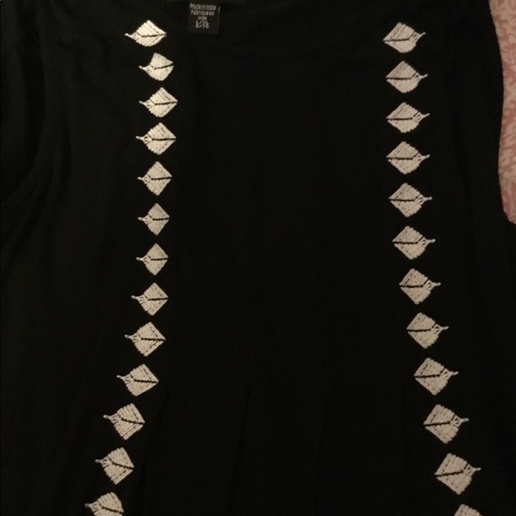 Black and white beach style dress - Picture 3 of 3